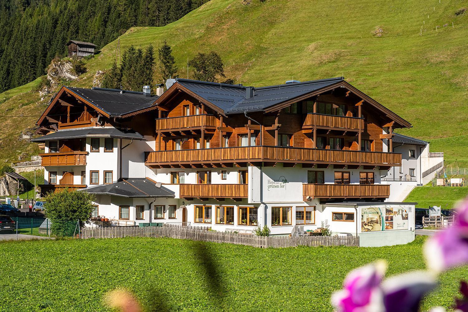 Hotel zum grünen Tor Tux Exterior foto